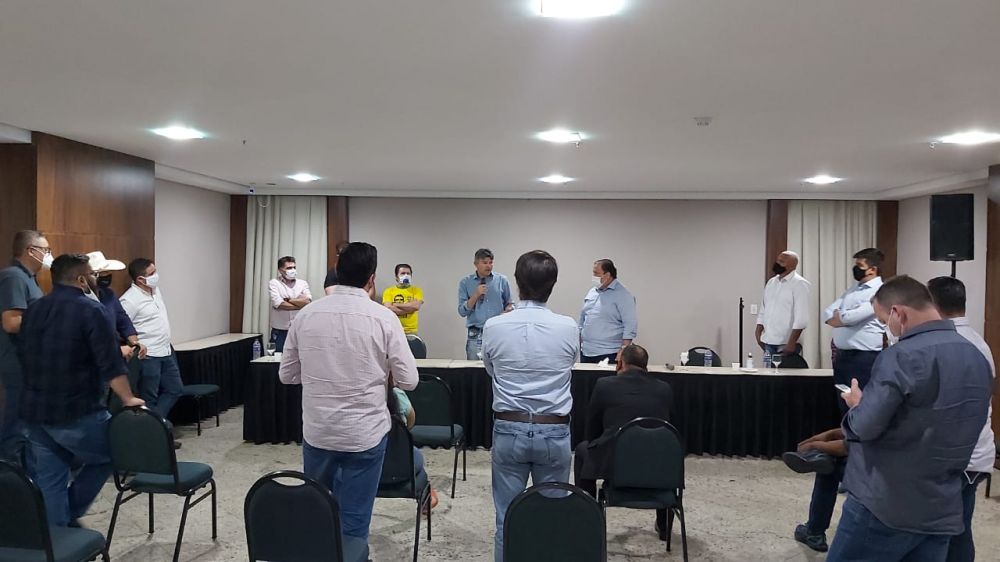 Lideran&ccedil;as pol&iacute;ticas se re&uacute;nem e defendem uni&atilde;o da direita em MT