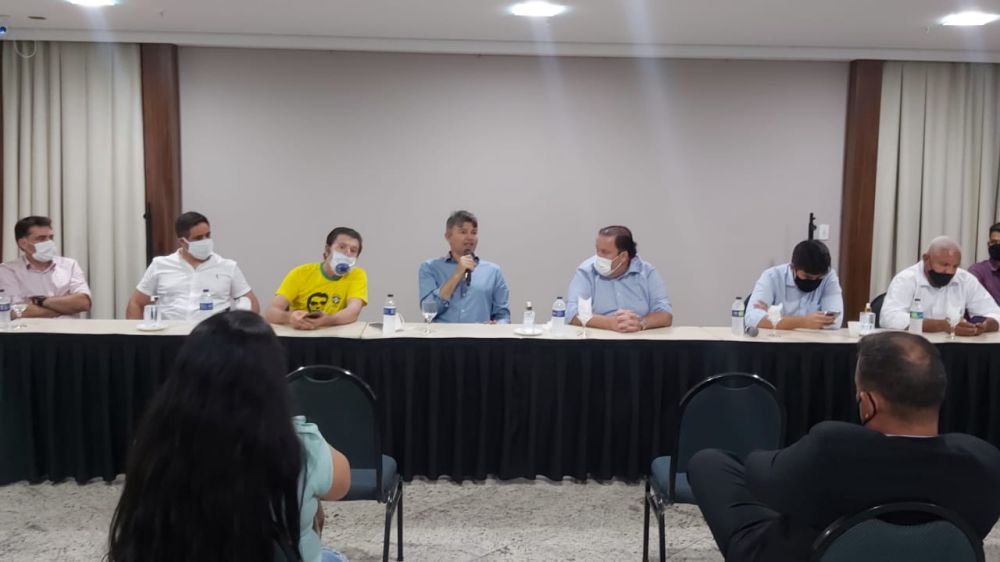 Lideran&ccedil;as pol&iacute;ticas se re&uacute;nem e defendem uni&atilde;o da direita em MT