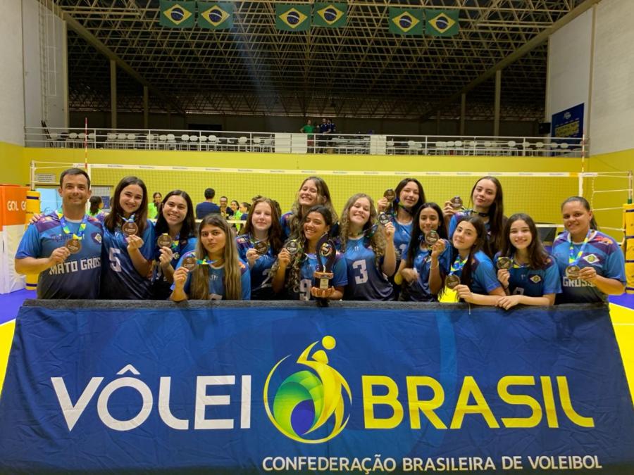 Com cinco atletas primaverenses conquistam bronze no vôlei CBS Sub-17