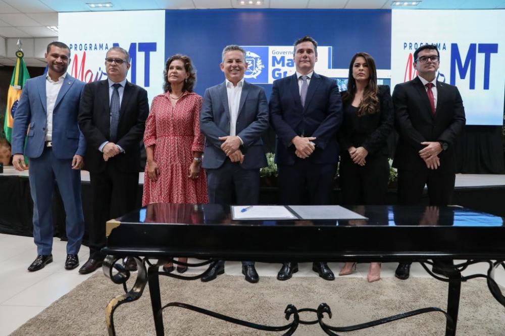 Governador empossa seis novos secretários e pede empenho para que continuem entregando serviços cada vez melhores