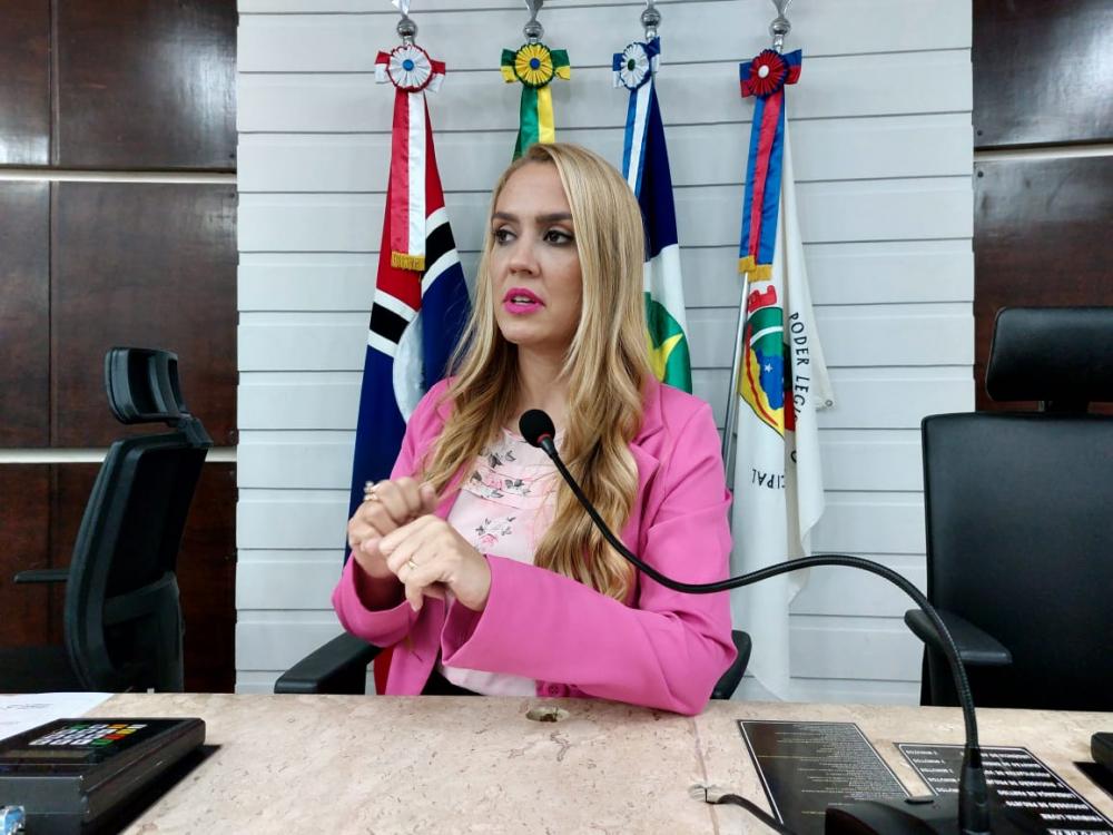 Vereadora propõe mutirão anual de exames oftalmológicos e audiômetros na rede municipal