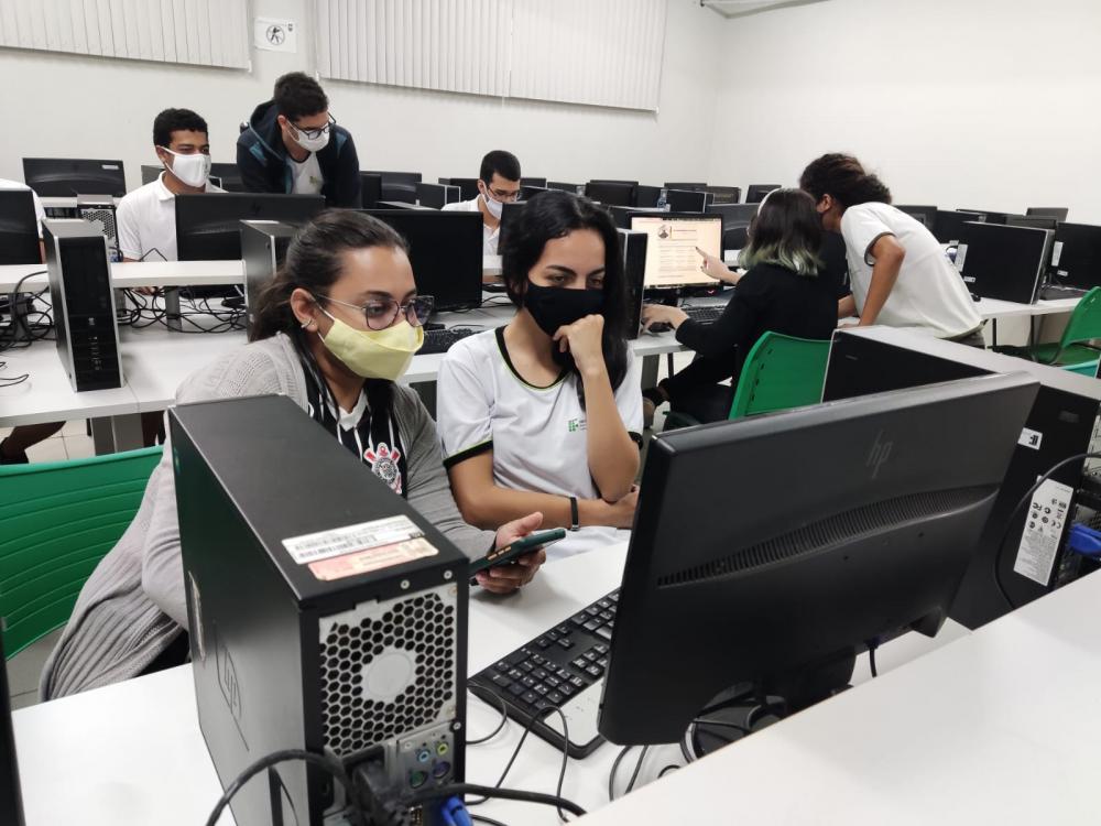 Estudantes do IFMT Rondonópolis mobilizam colegas para tirar o título de eleitor