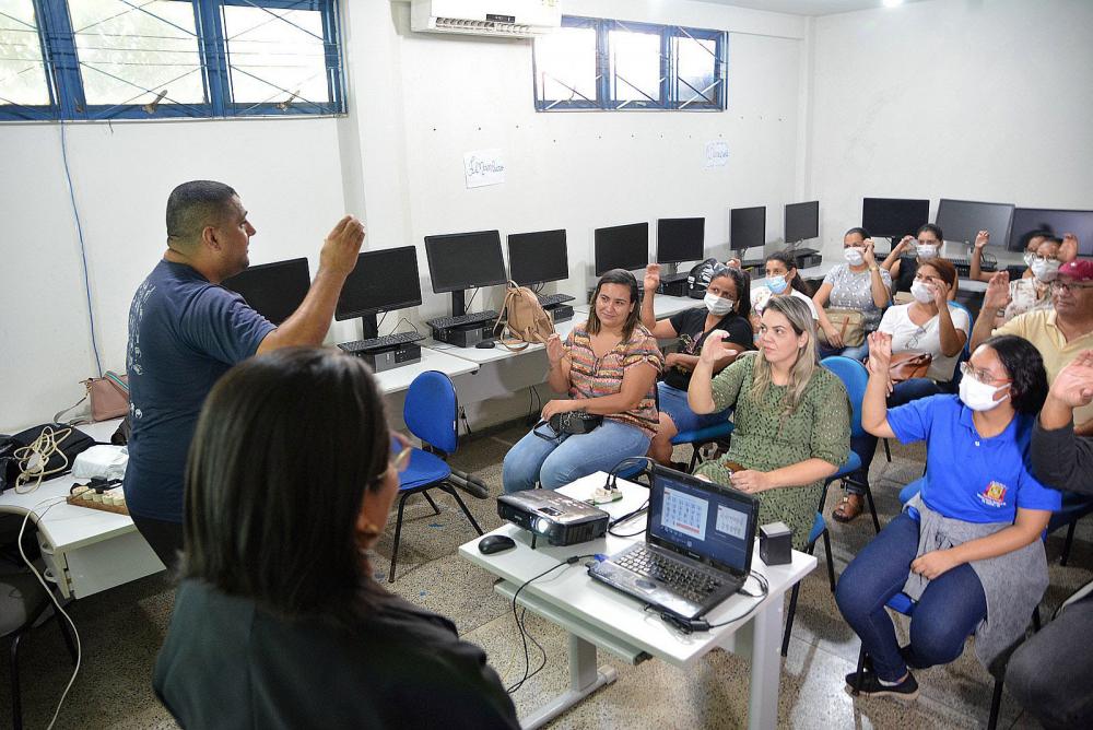 Servidores da Saúde de Várzea Grande são capacitados em linguagem de Libras