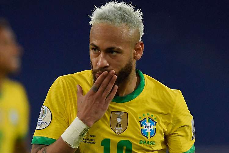 Neymar usa as redes sociais para criticar o estado do gramado do Engenhão