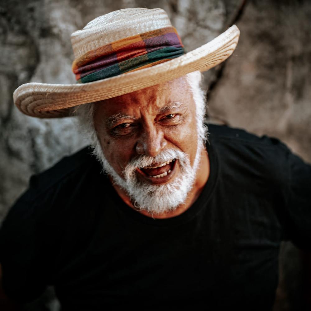 Guapo lança o livro Fragmentos no Remanso nesta sexta-feira (13), no Cine Teatro Cuiabá