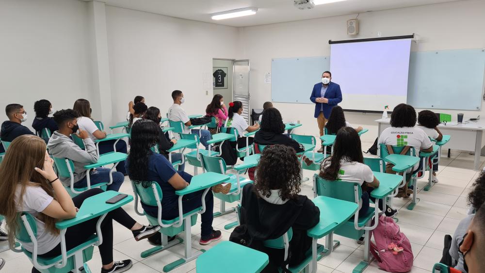 IFMT Rondonópolis abre vaga para professor de Matemática e estágio na área de Administração