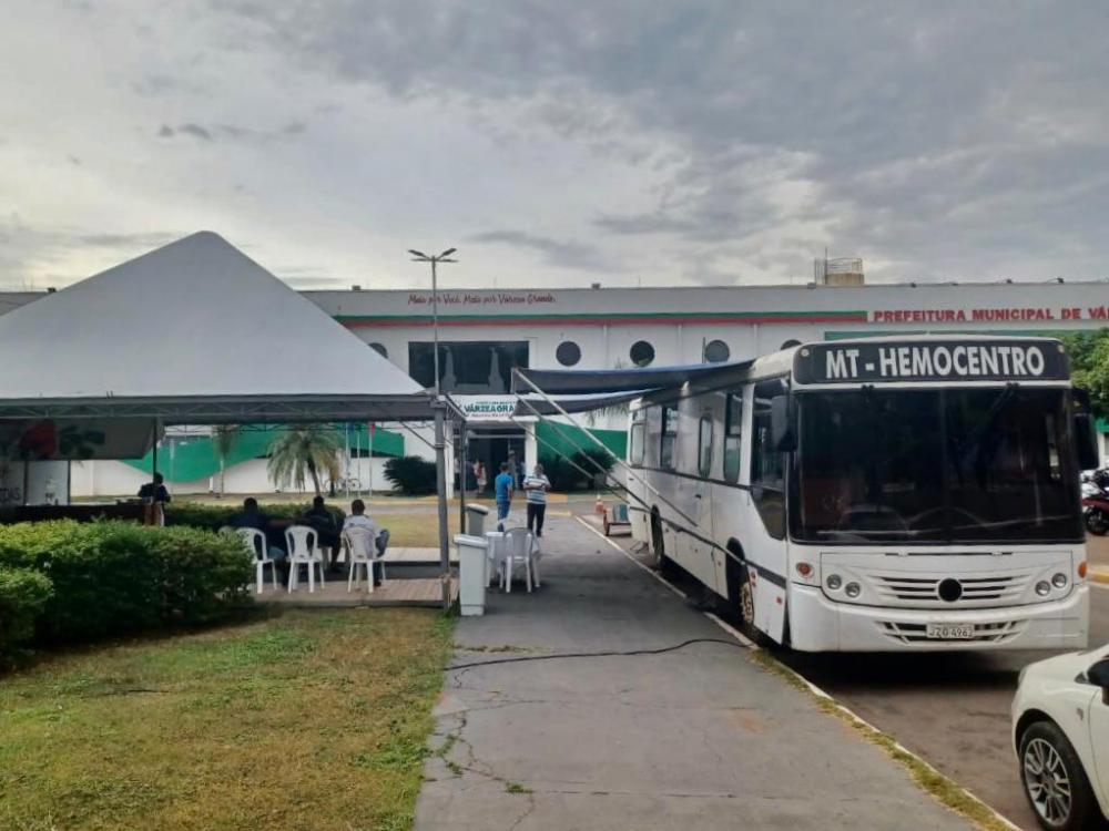Unidade móvel do MT Hemocentro realiza coleta de sangue em Várzea Grande