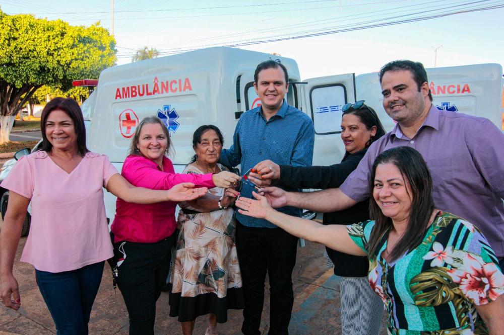 Deputado Thiago Silva entrega nova ambulância para Juscimeira
