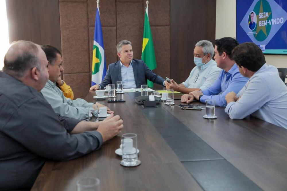 Governador firma convênio para construção de três pontes em Primavera do Leste