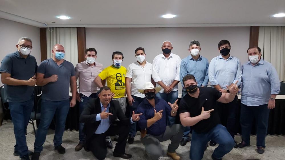 Lideranças políticas se reúnem e defendem união da direita em MT