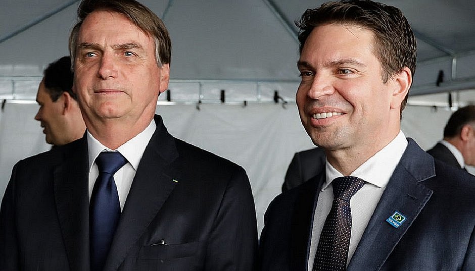 Moraes rejeita pedido para rever decisão e arquiva processo sobre nomeação de Ramagem na PF