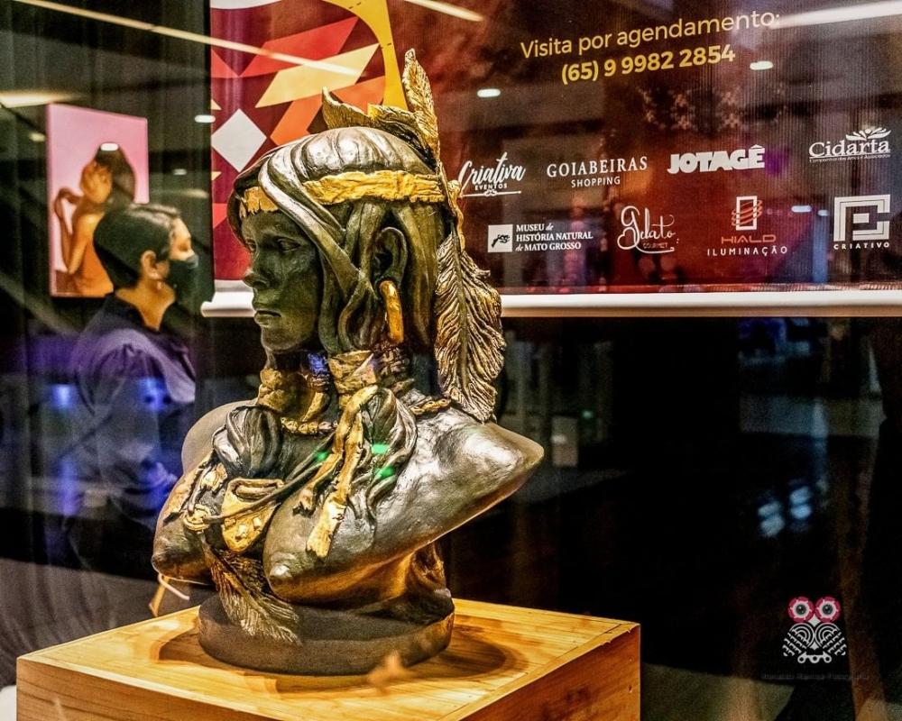 Exposição “De Ocas Abertas” está em exibição no Goiabeiras Shopping