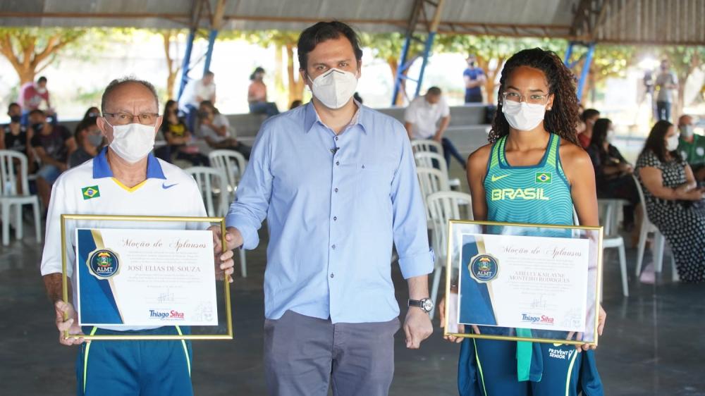 Campeã Sulamericana de Atletismo Arielly Kailayne recebe homenagem do Deputado Thiago Silva