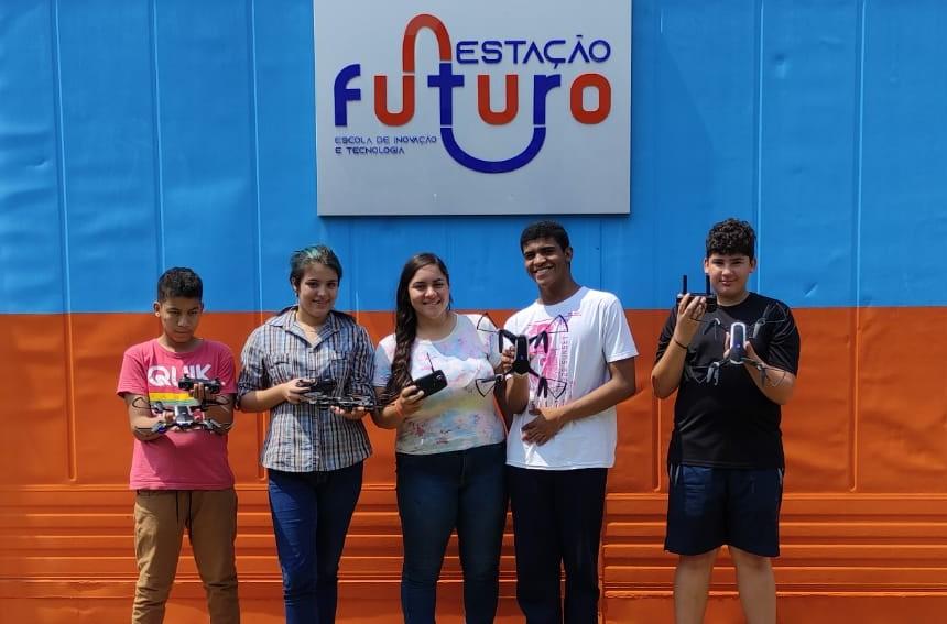 Alunos da rede municipal de Primavera do Leste aprendem a operar drone