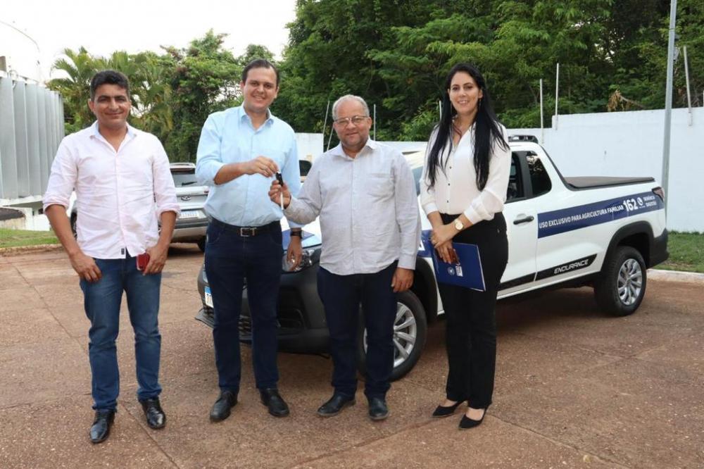 Deputado Thiago Silva viabiliza entrega de pick-up Strada para atender Colniza e distritos