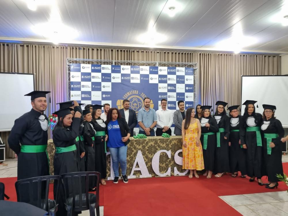 Mais de 1,5 mil agentes de saúde e de combate às endemias recebem diploma de curso técnico em MT