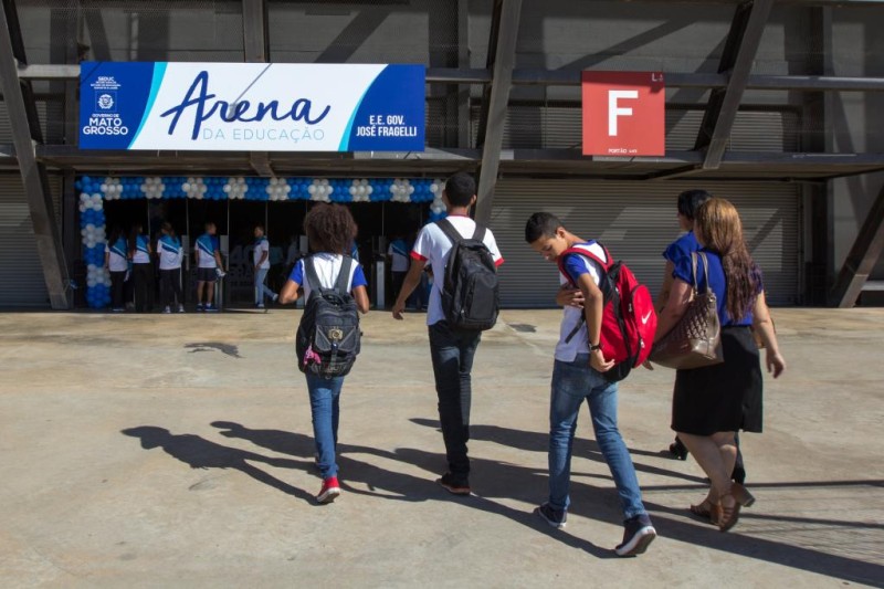 Alunos da Arena Educação produzem livro de contos como prática pedagógica