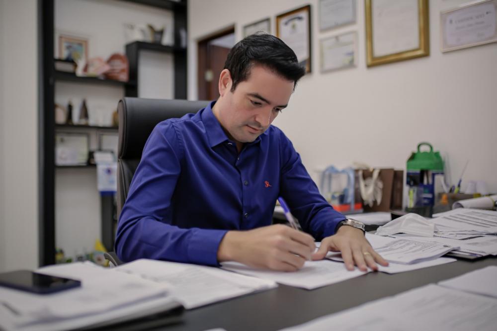 Primavera do Leste aprova aumento de salário de servidores, professores e agentes de saúde