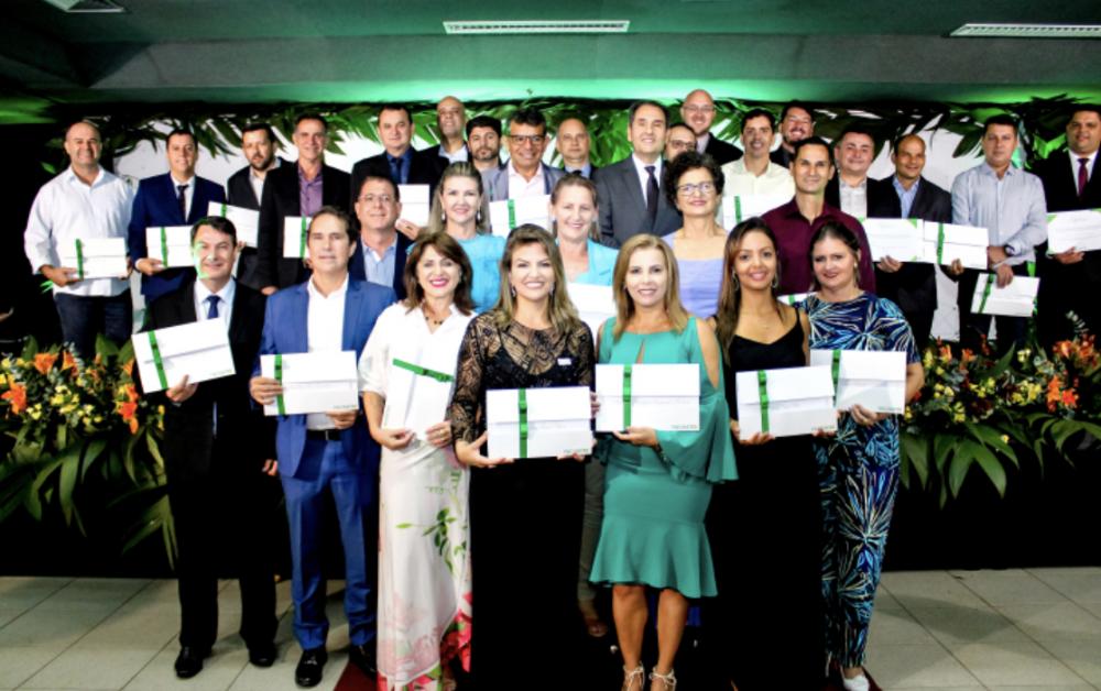 Facmat dá posse coletiva a presidentes das Associações Comerciais de Mato Grosso e cita importância do associativismo