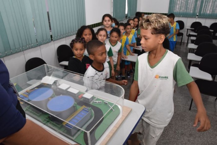 Estudantes do Ensino Fundamental participam de projeto de conscientização sobre o uso da água