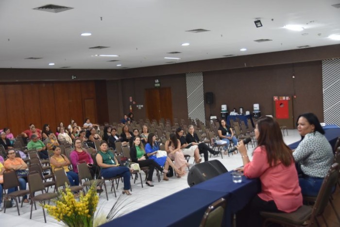 Técnicas em Nutrição Escolar participam de ciclo de formação com palestras, diálogos colaborativos e atividades práticas