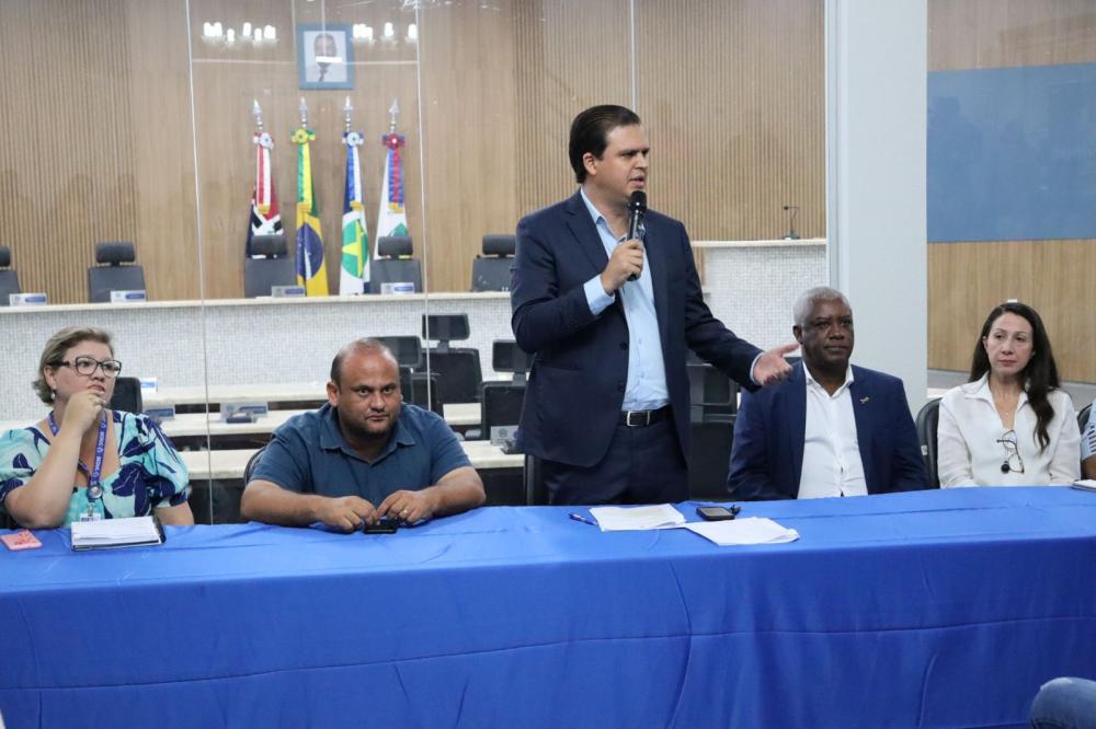 Thiago Silva e Adonias Fernandes debatem e propõem ações para a segurança nas escolas
