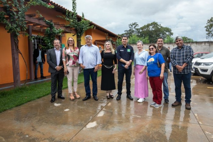 Prefeito Emanuel Pinheiro visita creche Nina Zaque mantida pela Associação Seara de Luz; 80 crianças são atendidas