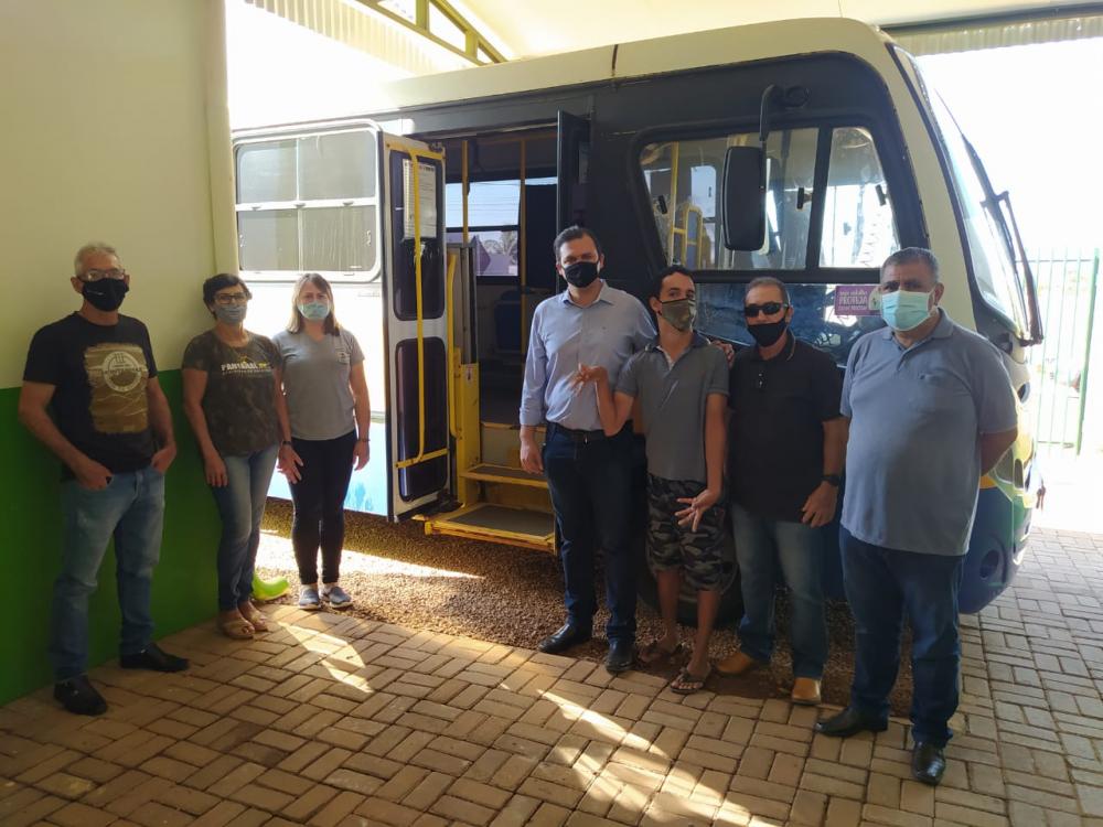 Deputado Thiago Silva faz indicação para aquisição de ônibus para atender Apae's e Pestalozzi's