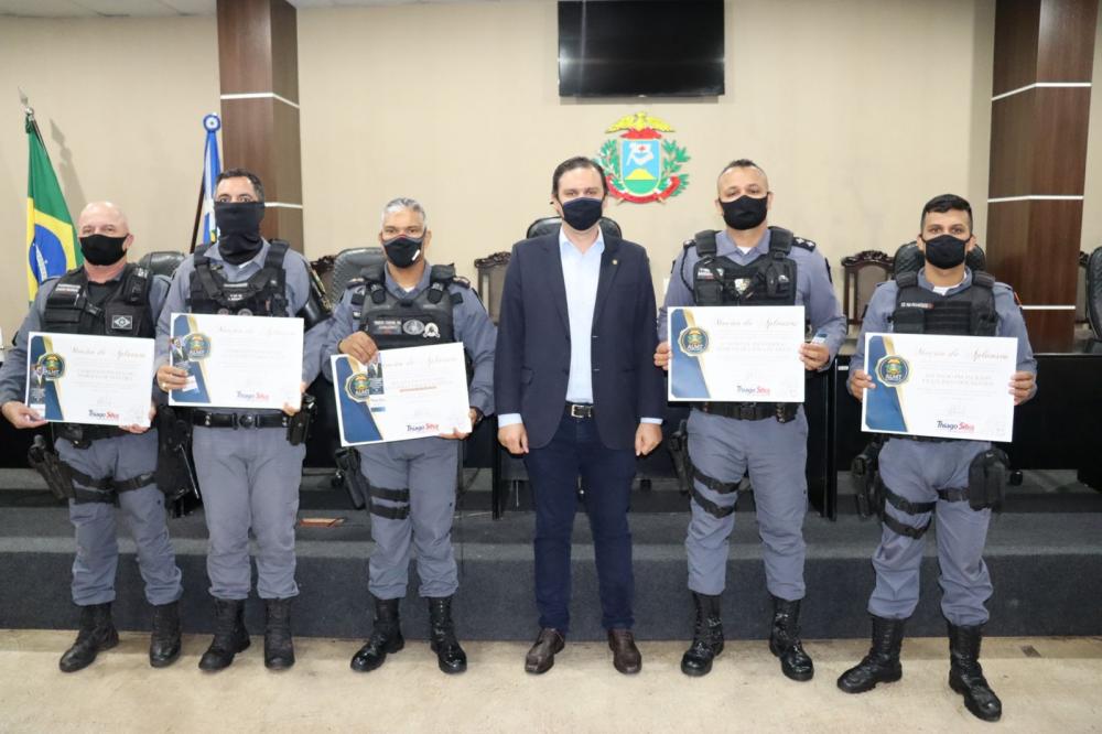 Deputado Thiago Silva entrega Comenda e presta homenagem a policiais militares de MT
