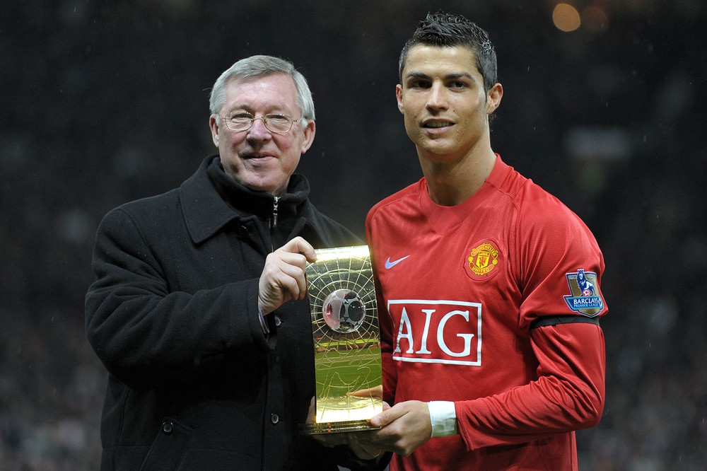 Manchester United anuncia a contratação de Cristiano Ronaldo