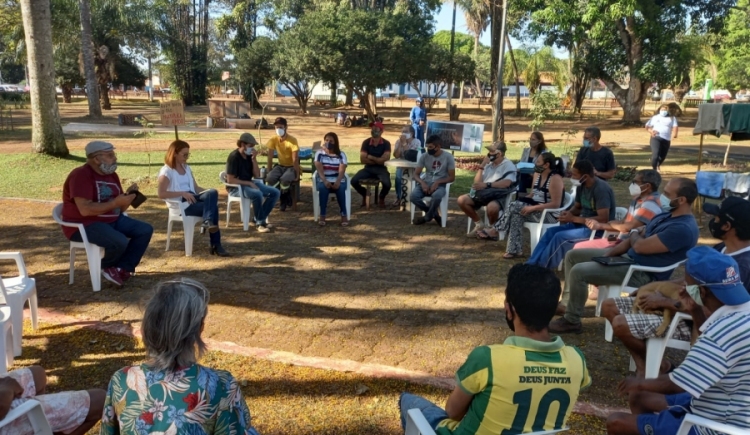 Técnicos da Assistência Social se reúnem com pessoas em situação de rua
