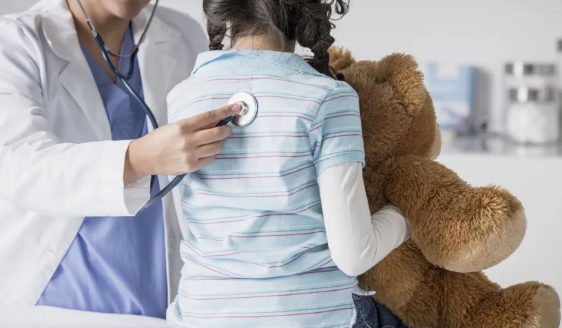 Inverno aumenta casos de doenças respiratórias nas crianças, alerta pediatra 