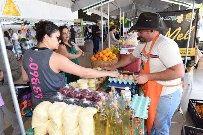 Feira da Lua retorna ao bairro Castelândia, impulsionando a agricultura familiar