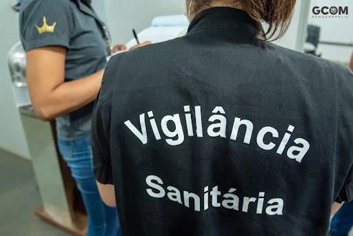 Município notifica cerca de 20 estabelecimentos e alerta que obrigatoriedade do cartão de vacina continua