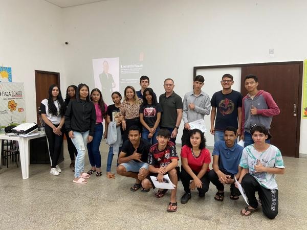Programa Desenvolve Sorriso realiza palestra para jovens