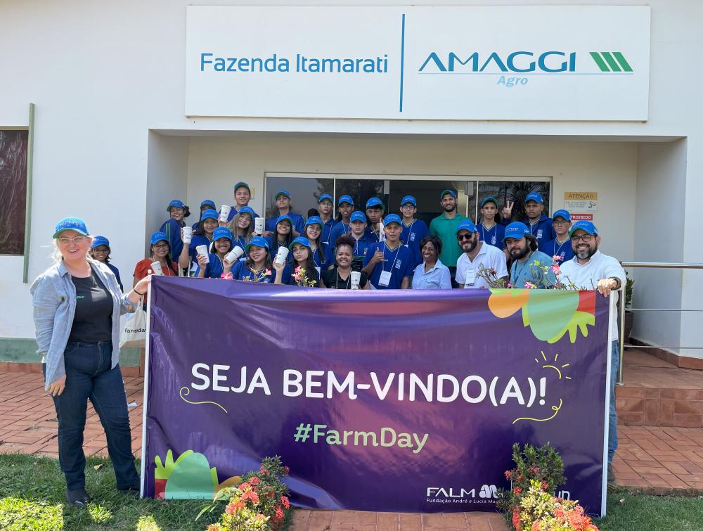 Adolescentes conhecem funcionamento de fazenda e despertam desejo de trabalhar com agronegócio