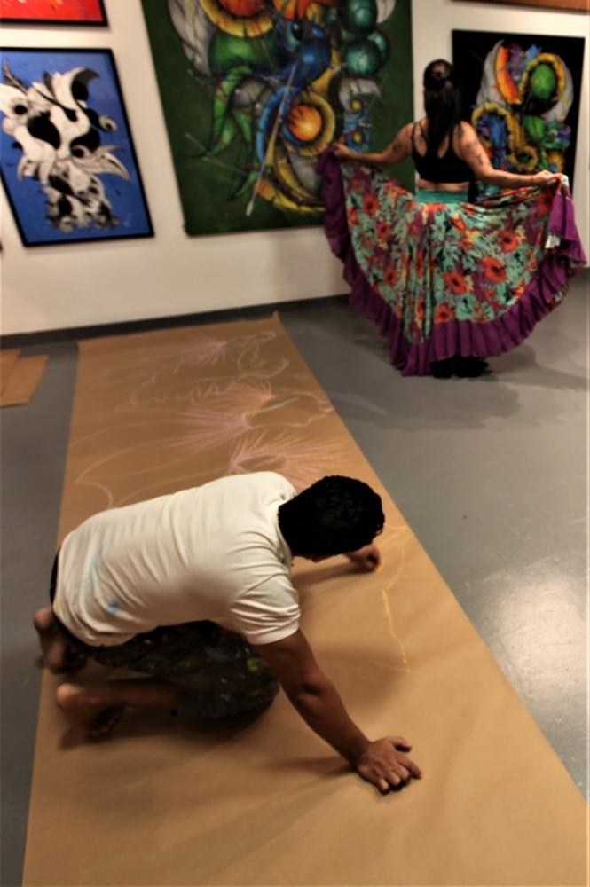 Adriano Ferreira traduz deusas em nova exposição
