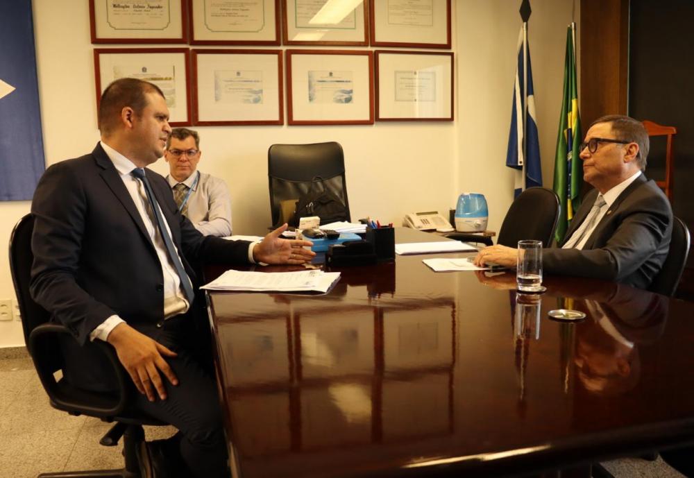Deputado Thiago reúne com Mauro Carvalho para intermediar o funcionamento da Unemat