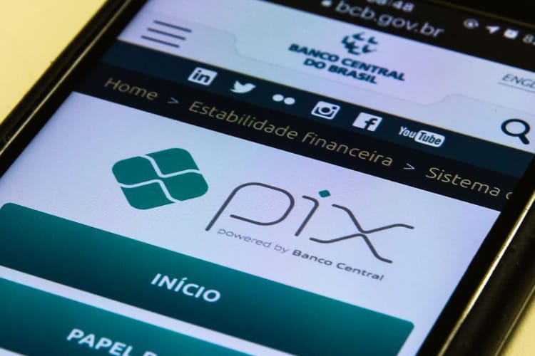 Pagamento por Pix aumenta no setor de bares e restaurantes, mas golpes também