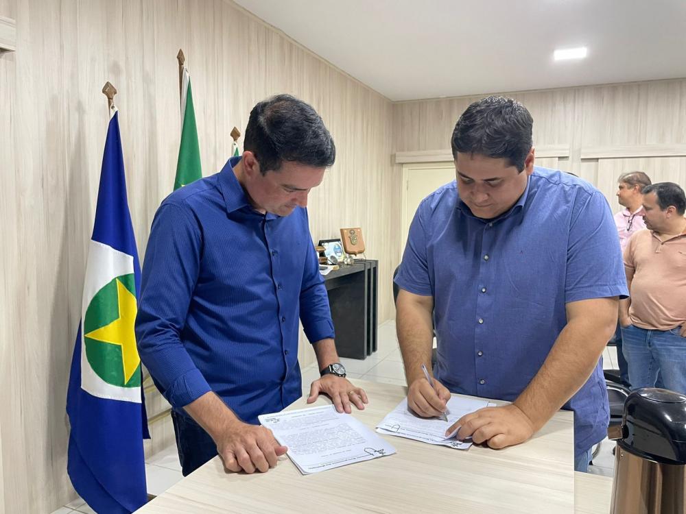 Prefeito de Alto Araguaia assina filiação à AMM