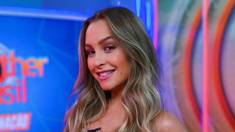 Carla Diaz valoriza corpo com biquíni de correntes e agita a web: 'Mulher perfeita'