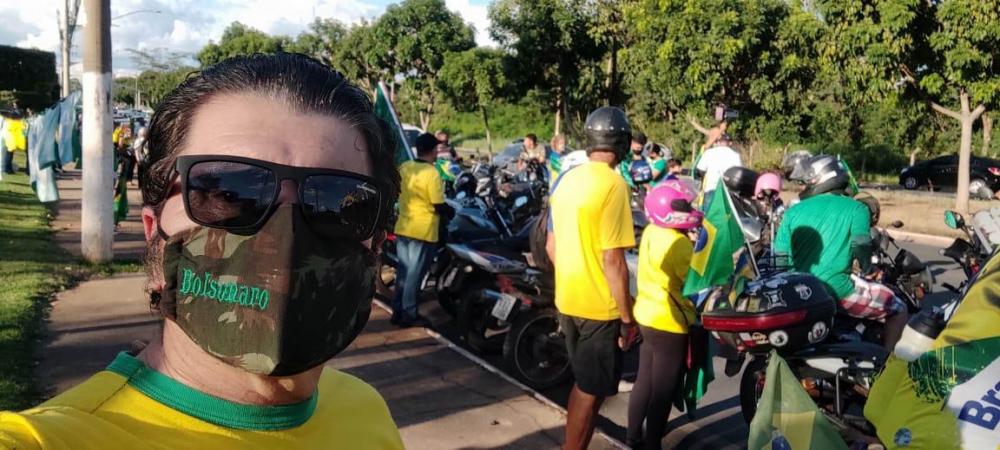 Presidente liga para Victório Galli durante manifestação da Direita na Capital