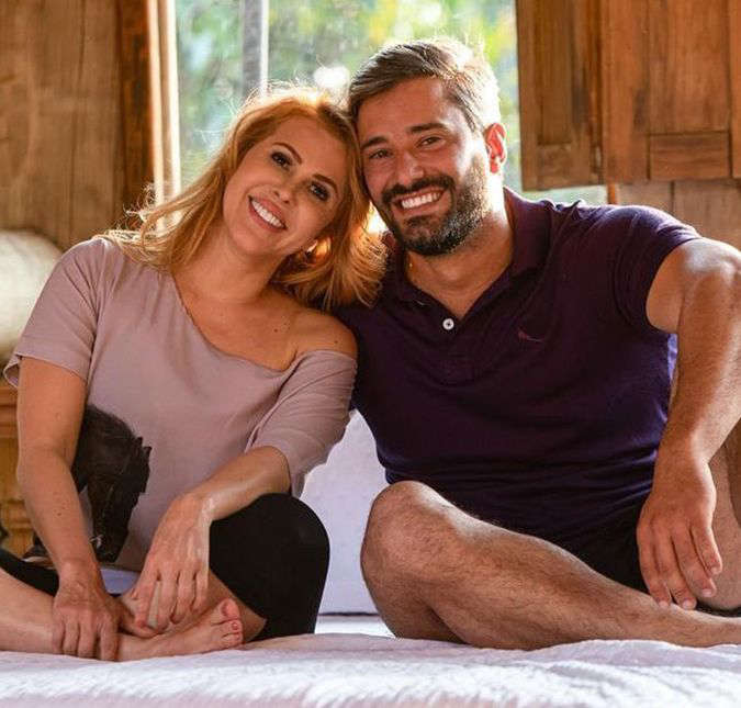 Modelo bota ponto final em rumores de affair com Joelma ao posar com a namorada, veja!