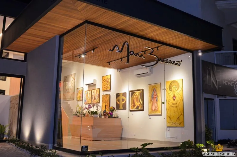 Nova galeria de Mari Bueno é inaugurada em Sinop e destaca 25 anos de carreira da artista
