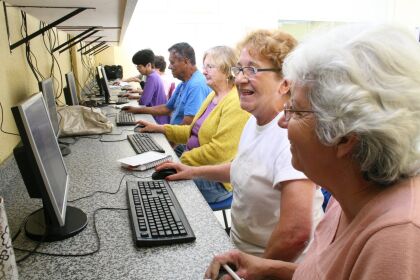Educação tecnológica para a terceira idade vira projeto de lei