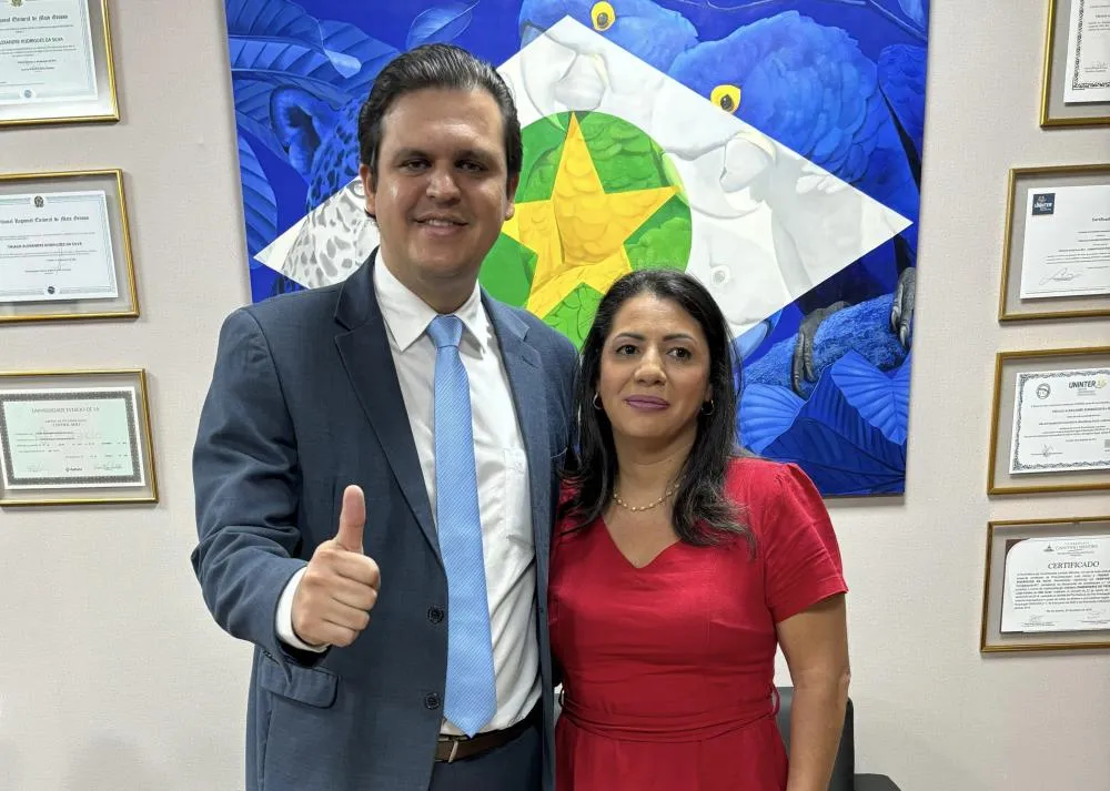  Thiago Silva e vereadora Adriana viabilizam R$ 300 mil para compra de ambulância