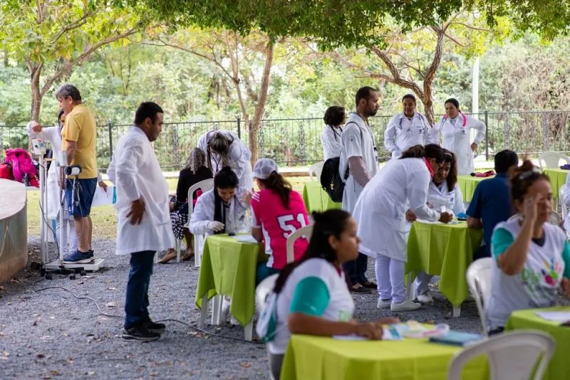 Evento oferece serviços gratuitos de saúde e voluntariado para a comunidade