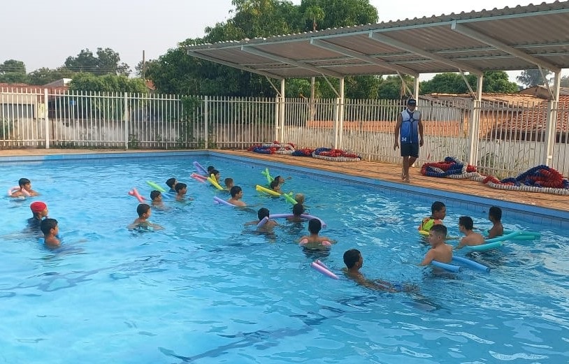 Vila Olímpíca tem vagas para hidroginástica e atividades de música e dança para crianças