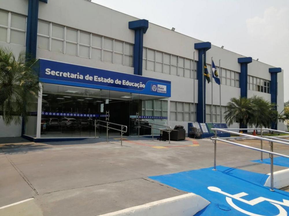 Seduc esclarece sobre licitação para compra de livros paradidáticos
