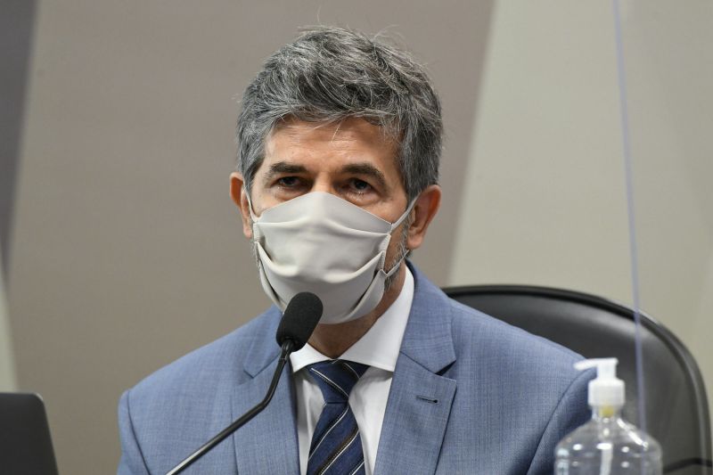 Teich: 'Teríamos mais vacinas se tivéssemos assumido risco' 